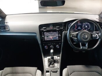 Used Volkswagen Golf 2019 for sale - 77475927: Photo