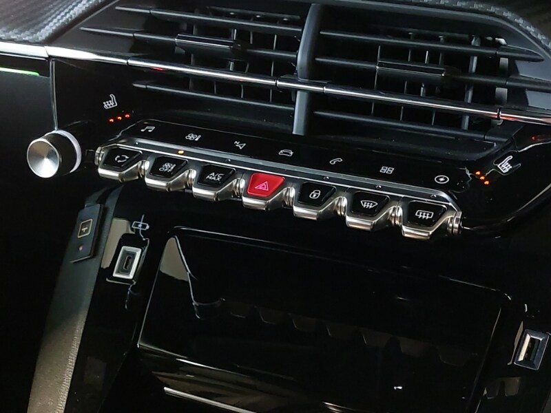 Used Peugeot 2008 2021 for sale - 77682402: Photo 15