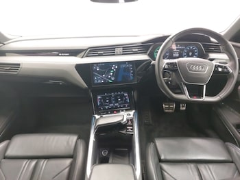 Used Audi Q8 2023 for sale - 77907633: Photo