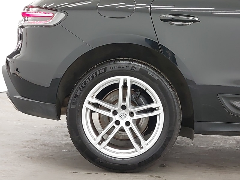 Used Porsche Macan 2021 for sale - 77751338: Photo 12
