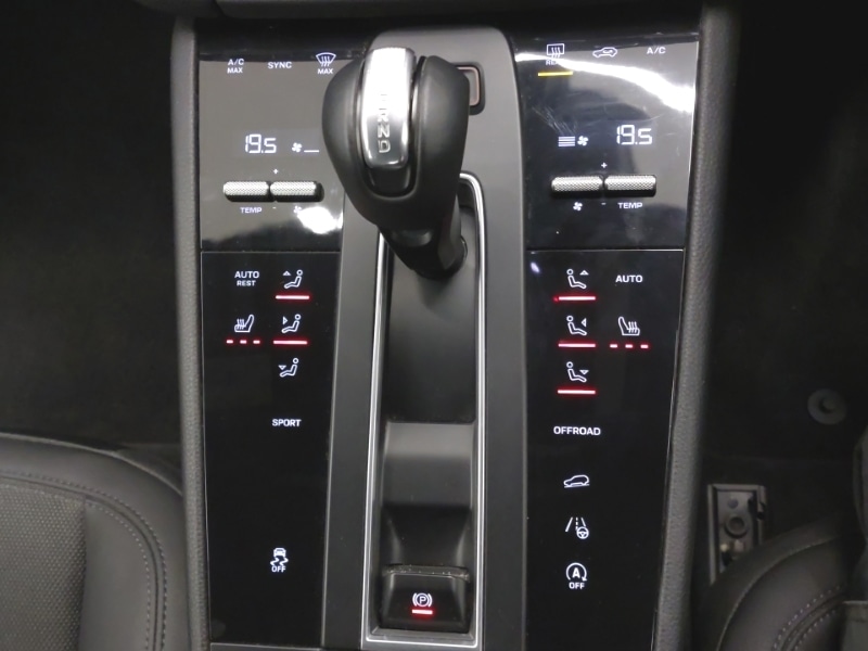 Used Porsche Macan 2021 for sale - 77751338: Photo 16