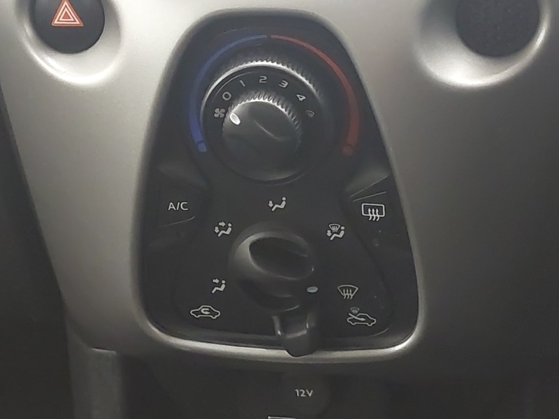 Used Toyota AYGO 2017 for sale - 77823048: Photo 17