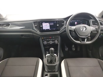 Used Volkswagen T-Roc 2018 for sale - 78771190: Photo