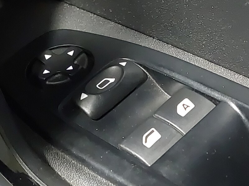 Used Peugeot 208 2013 for sale - 77644278: Photo 19