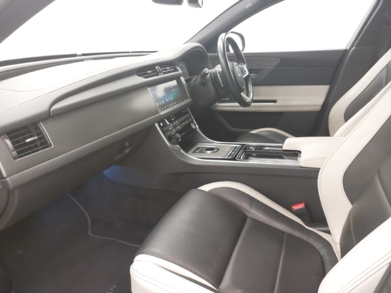 Used Jaguar XF 2017 for sale - 76066783: Photo 5