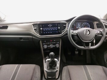 Used Volkswagen T-Roc 2018 for sale - 77466646: Photo