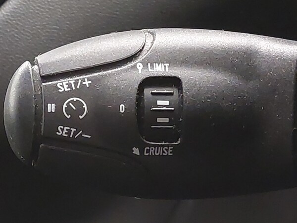 Used Peugeot 208 2015 for sale - 76221438: Photo 15