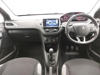 Used Peugeot 208 2015 for sale - 76221438: Photo 2