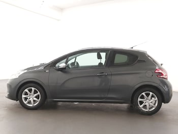 Used Peugeot 208 2015 for sale - 76221438: Photo 4