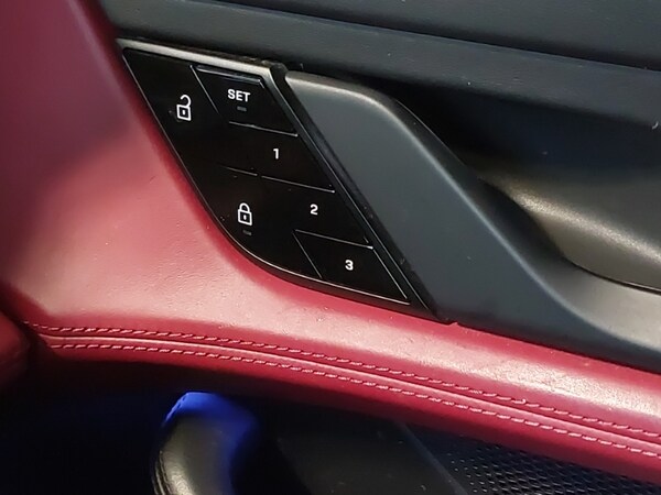 Used Porsche Taycan 2021 for sale - 76233479: Photo 19