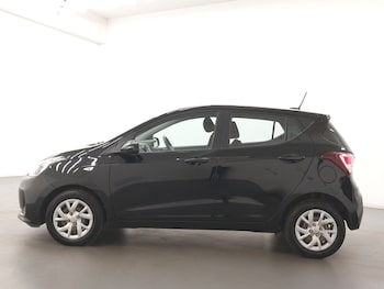 Used Hyundai i10 2019 for sale - 76571624: Photo
