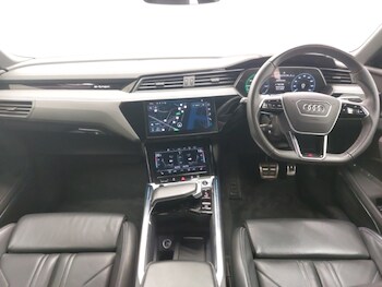 Used Audi Q8 2023 for sale - 77694993: Photo