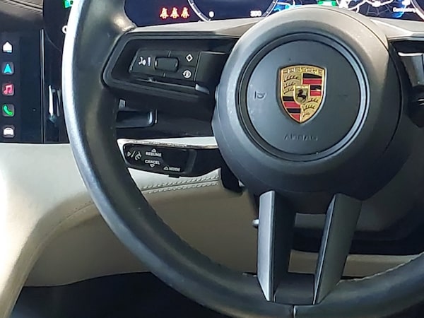 Used Porsche Taycan 2021 for sale - 76233525: Photo 10