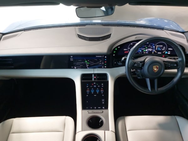 Used Porsche Taycan 2021 for sale - 76233525: Photo 2