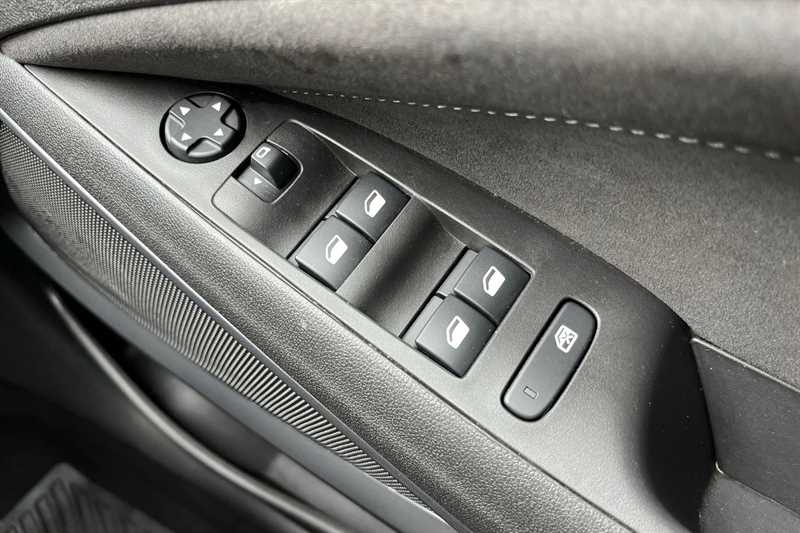 Used Vauxhall Crossland 2023 for sale - 76939456: Photo 16