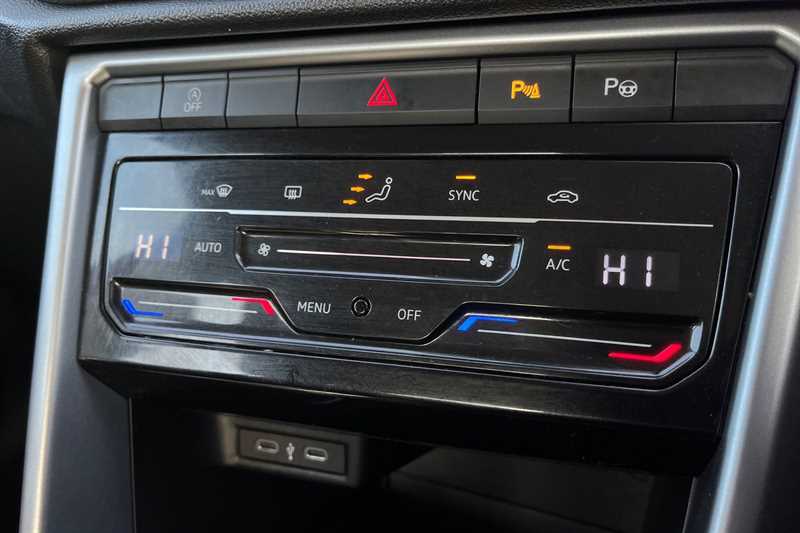 Used Volkswagen T-Roc 2023 for sale - 78137966: Photo 15