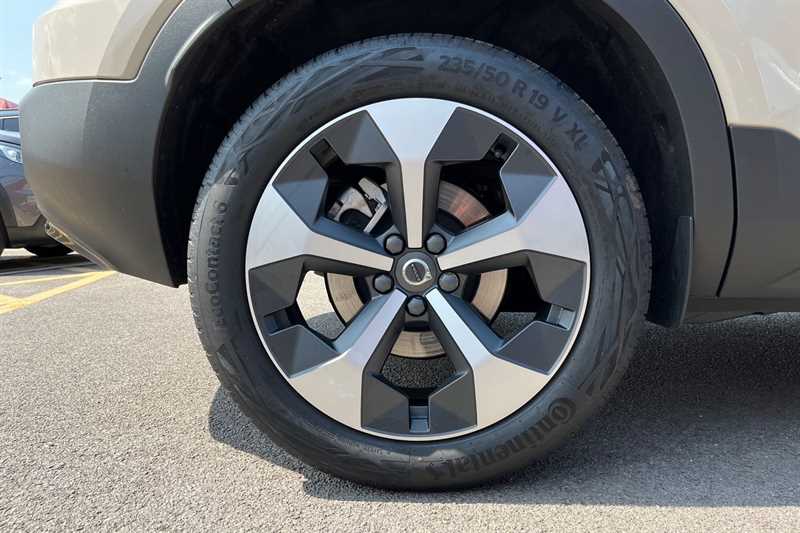 Used Volvo XC40 2025 for sale - 76463311: Photo 11