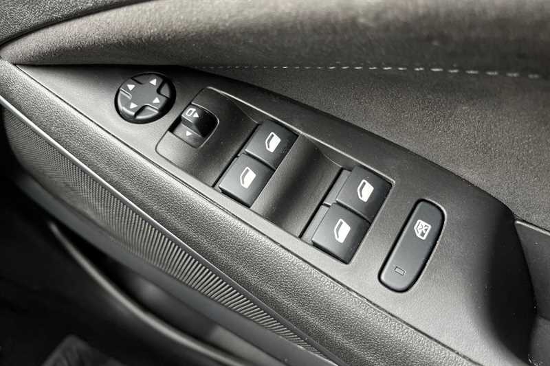 Used Vauxhall Crossland 2023 for sale - 78207578: Photo 16