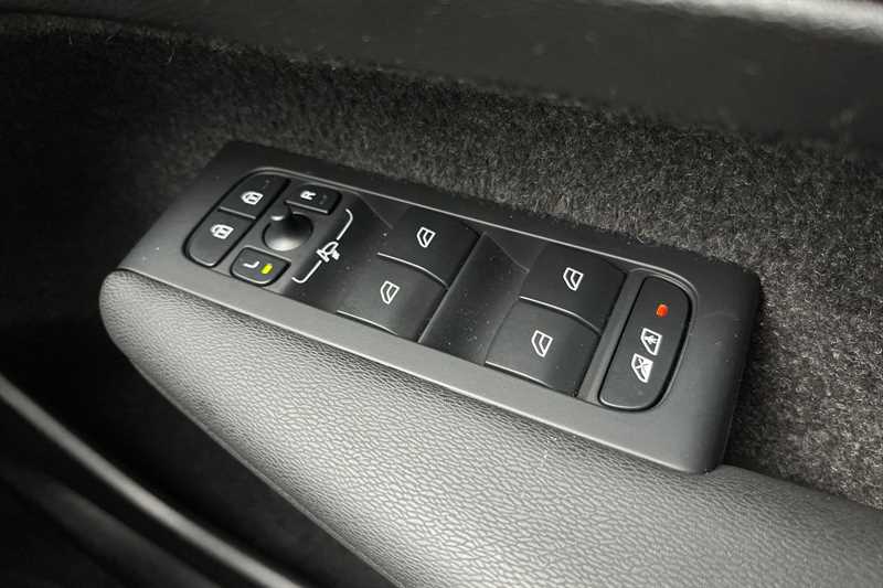 Used Volvo XC40 2024 for sale - 76449139: Photo 16