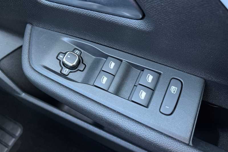 Used Vauxhall Astra 2023 for sale - 78216875: Photo 16