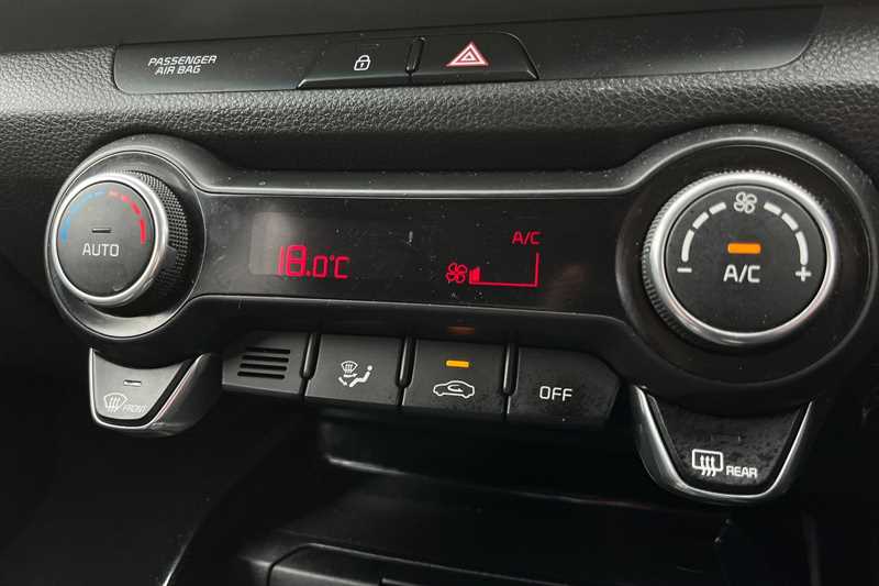 Used Kia Stonic 2018 for sale - 76448937: Photo 15