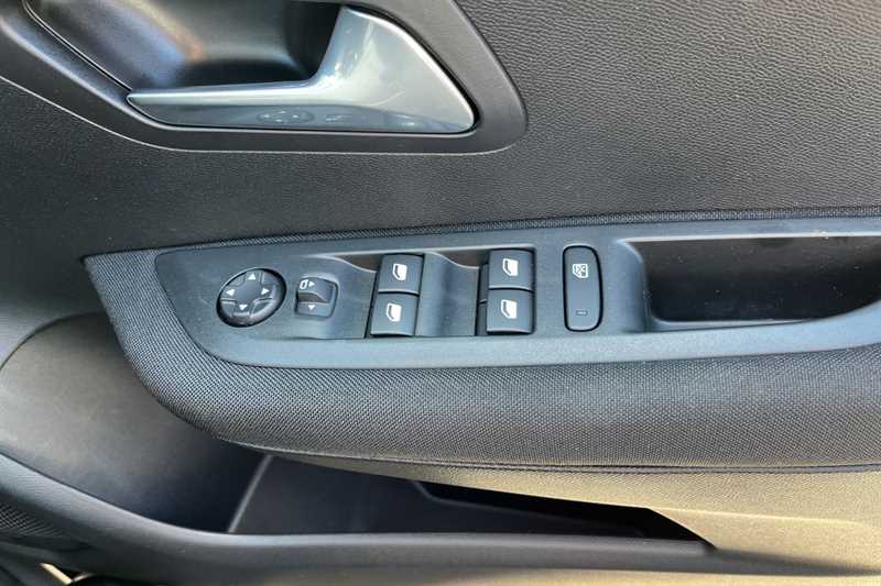 Used Peugeot 208 2023 for sale - 78160133: Photo 16