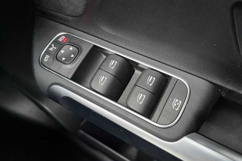 Used Mercedes-Benz EQB 2023 for sale - 77887683: Photo 16