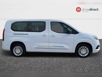Used Toyota PROACE CITY Verso 2025 for sale - 75861368: Photo