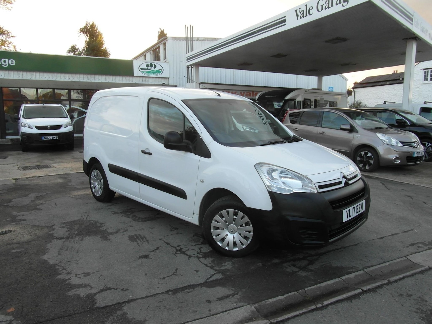 Used Citroen Berlingo 2017 for sale - 76941337: Photo 2