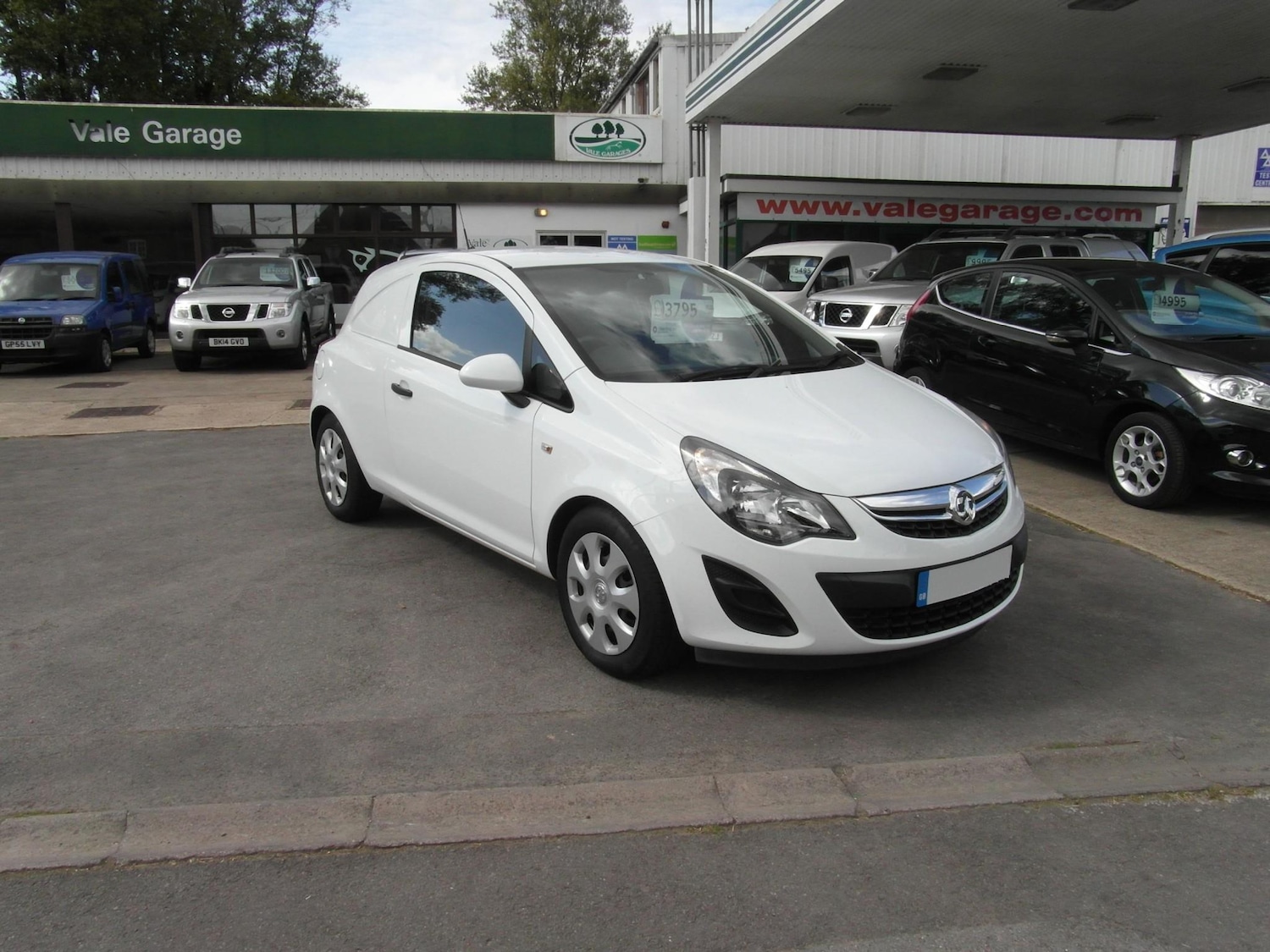 Used Vauxhall Corsa 2012 for sale - 76372165: Photo 2
