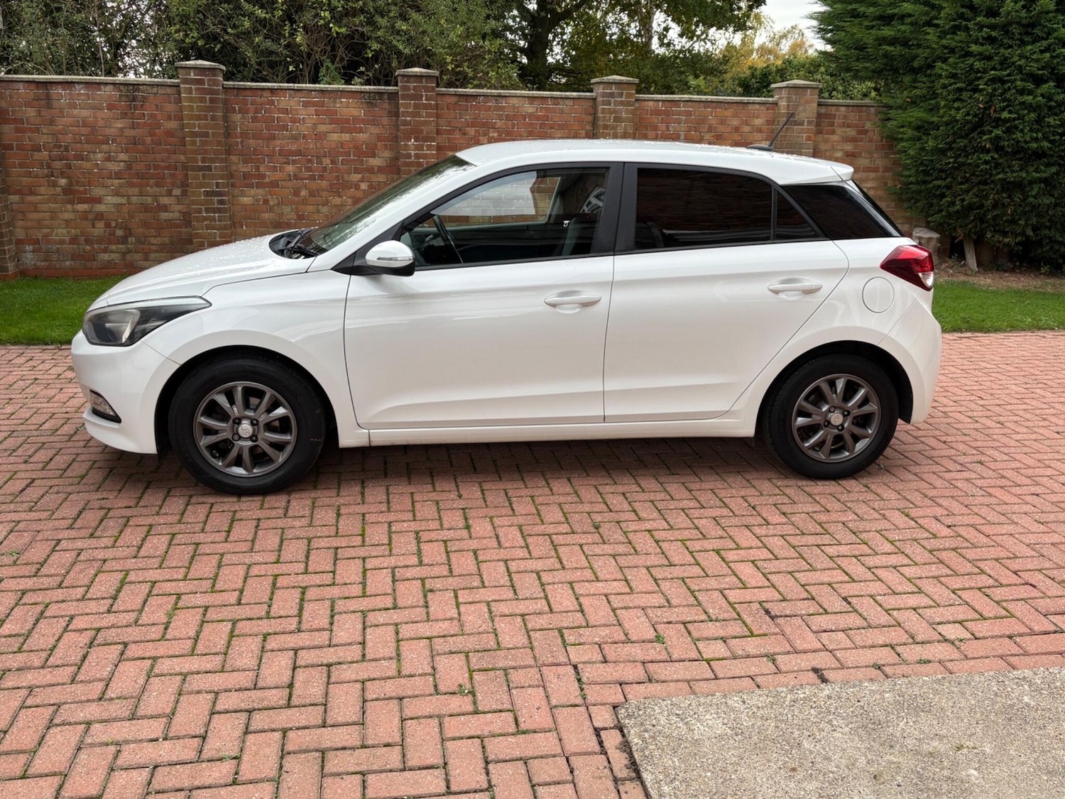 Used Hyundai i20 2017 for sale - 76398975: Photo 5