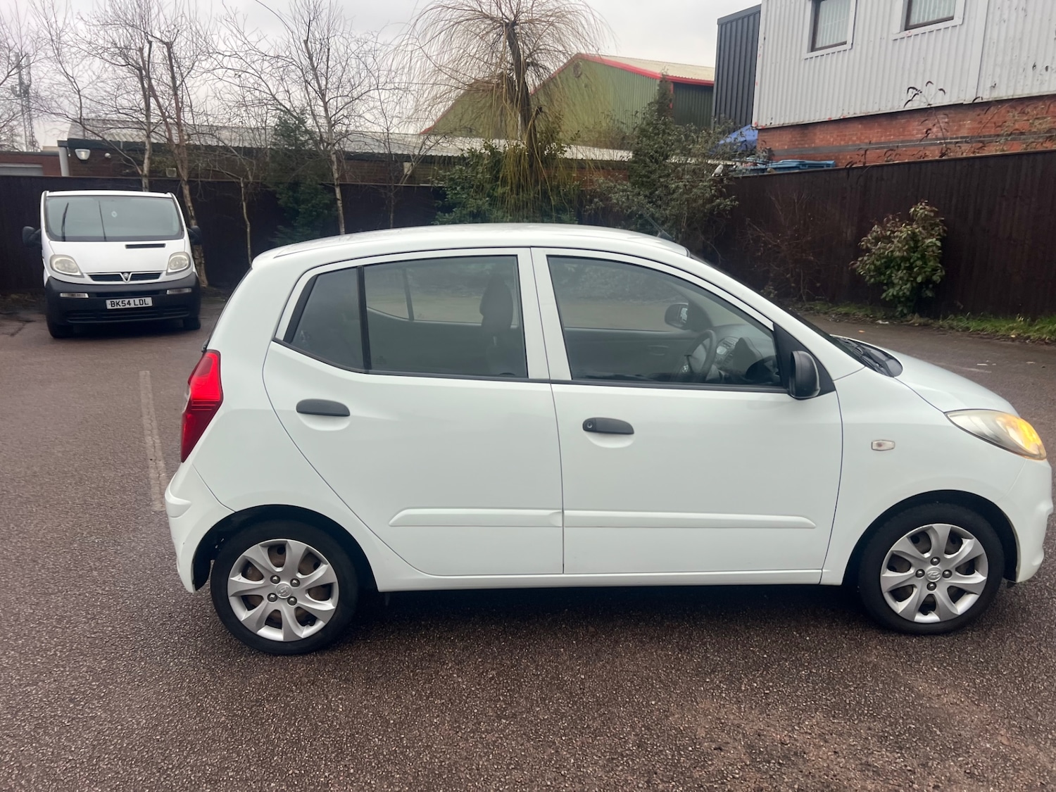 Used Hyundai i10 2011 for sale - 77607301: Photo 4