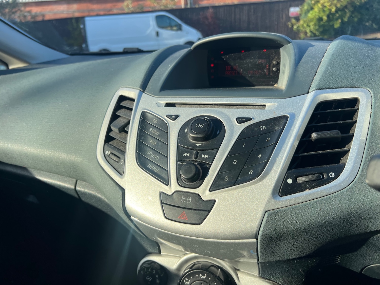 Used Ford Fiesta 2010 for sale - 77118685: Photo 14