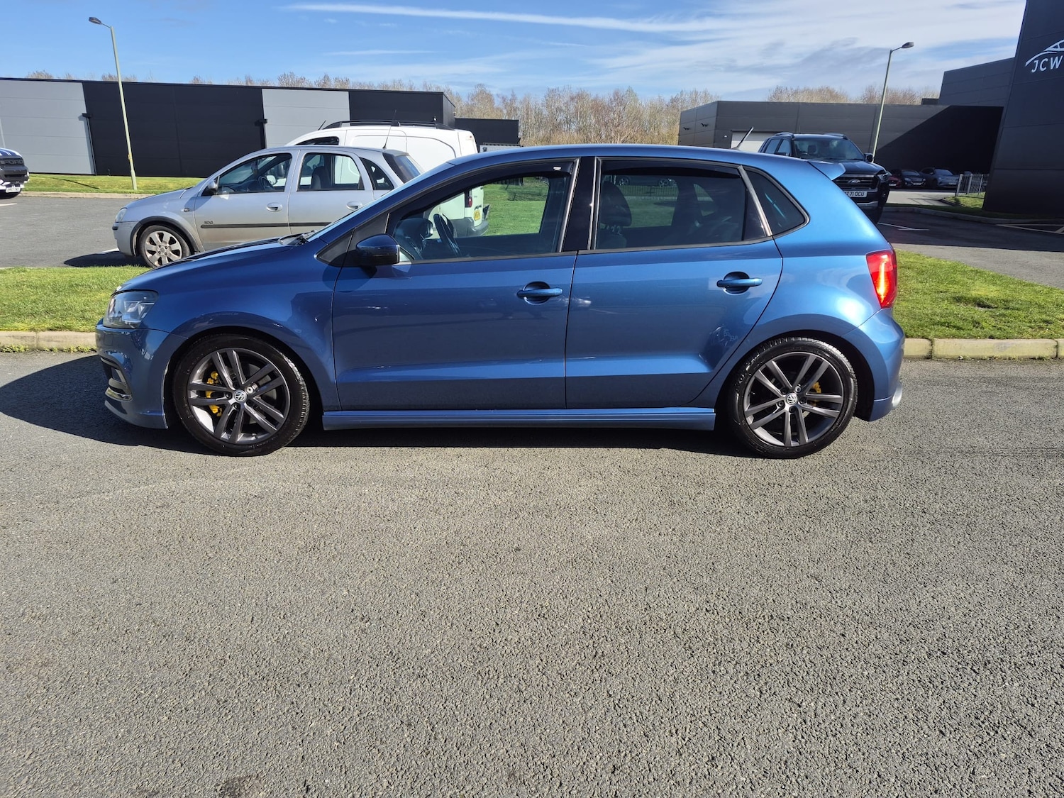 Used Volkswagen Polo 2015 for sale - 77733450: Photo 2