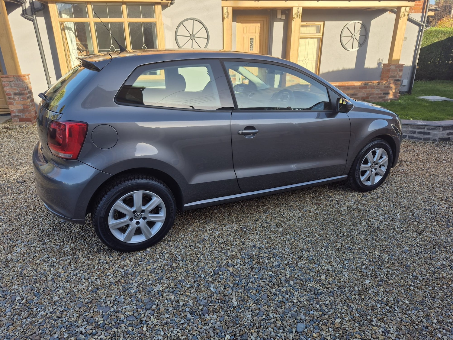 Used Volkswagen Polo 2010 for sale - 76625704: Photo 2