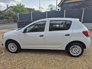 Used Dacia Sandero 2013 for sale - 75512272: Photo