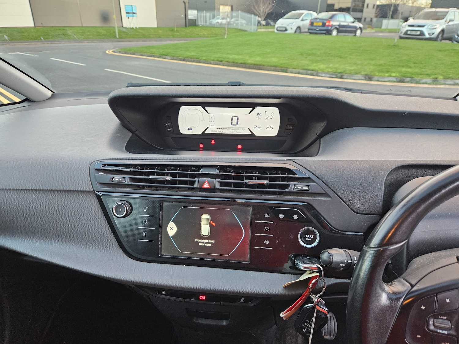 Used Citroen C4 Picasso 2015 for sale - 77006530: Photo 10