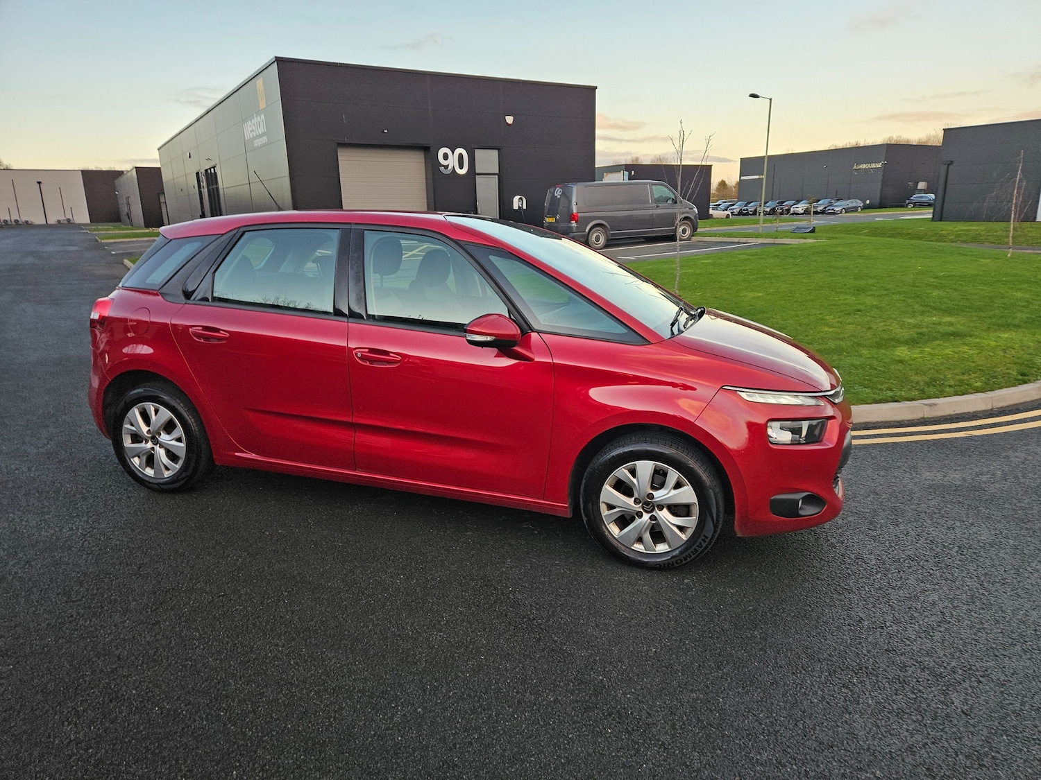 Used Citroen C4 Picasso 2015 for sale - 77006530: Photo 2