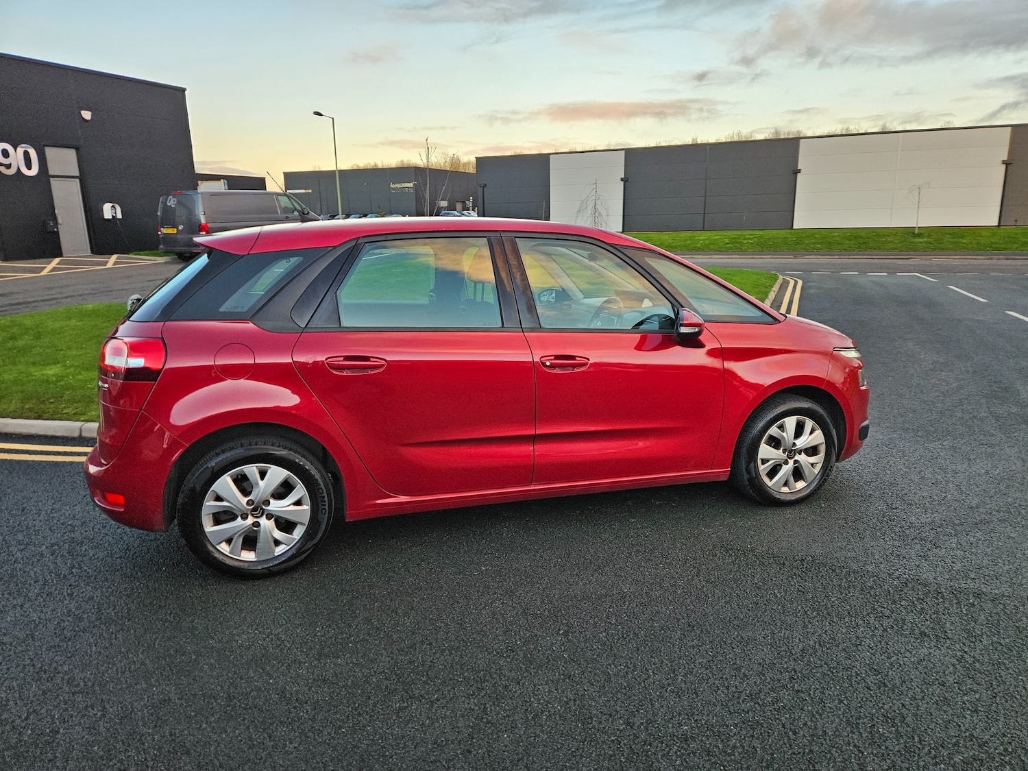 Used Citroen C4 Picasso 2015 for sale - 77006530: Photo 3