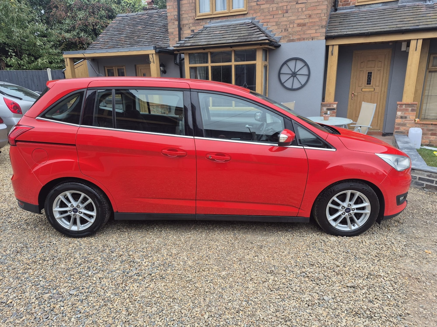 Used Ford Grand C-Max 2016 for sale - 76466270: Photo 2