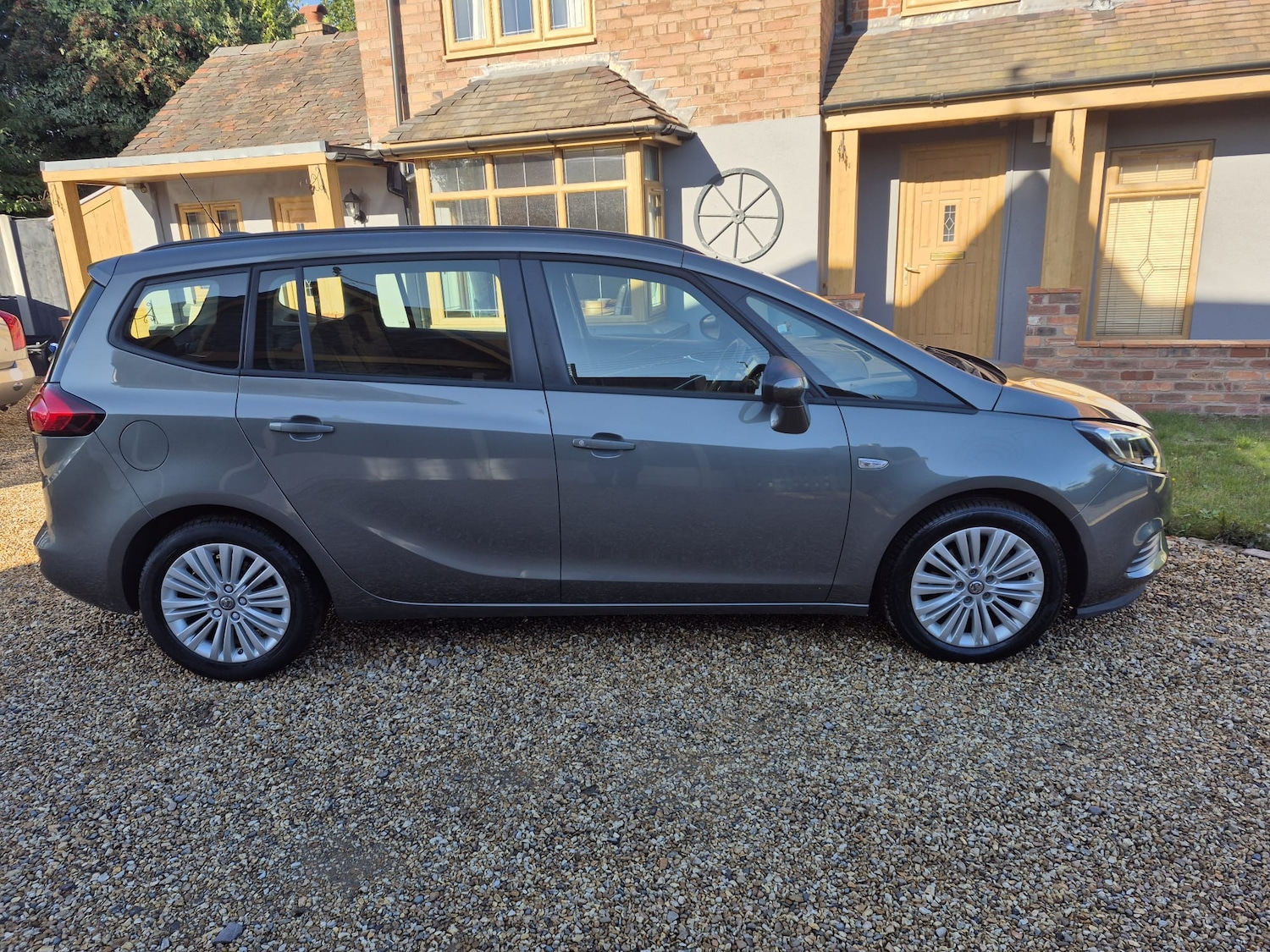 Used Vauxhall Zafira 2017 for sale - 77323894: Photo 2