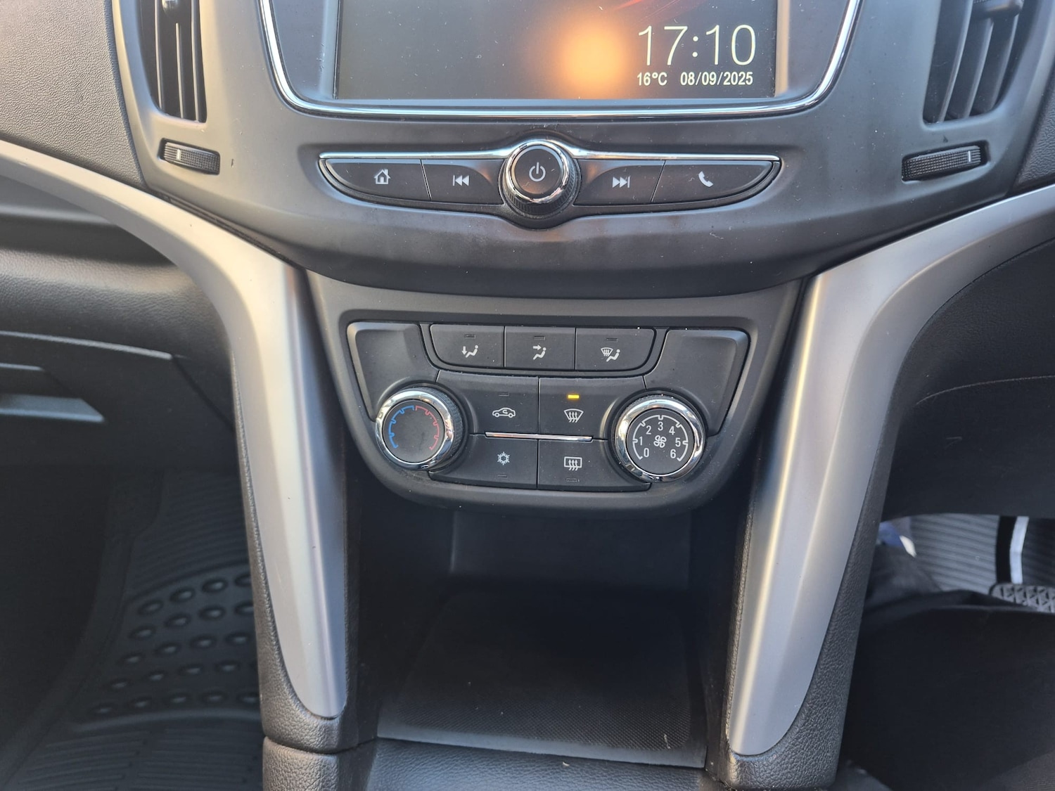 Used Vauxhall Zafira 2017 for sale - 77323894: Photo 24