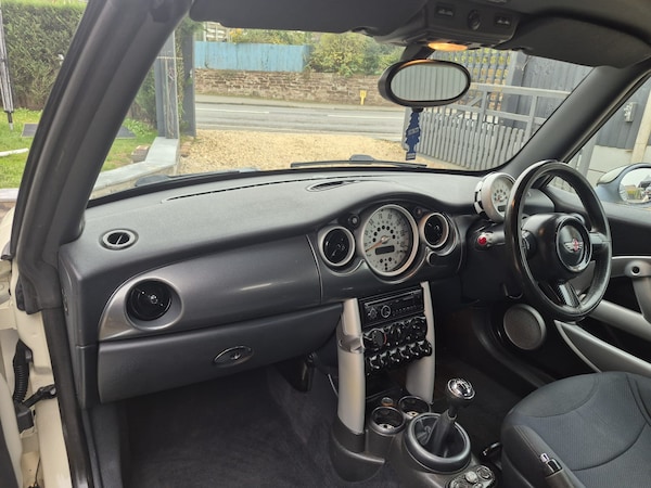 Used MINI Convertible 2007 for sale - 76305348: Photo 18