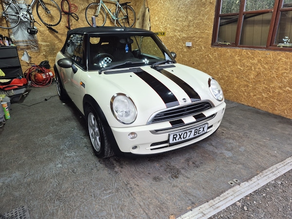 Used MINI Convertible 2007 for sale - 76305348: Photo 2