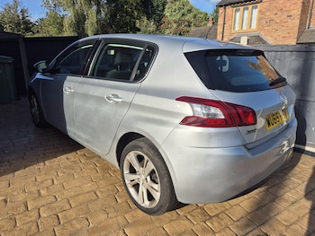Used Peugeot 308 2015 for sale - 76211704: Photo 2