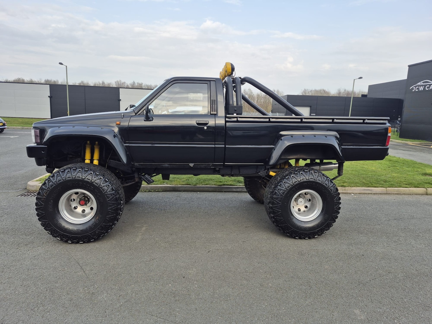 Used Toyota Hilux 1985 for sale - 77775281: Photo 2