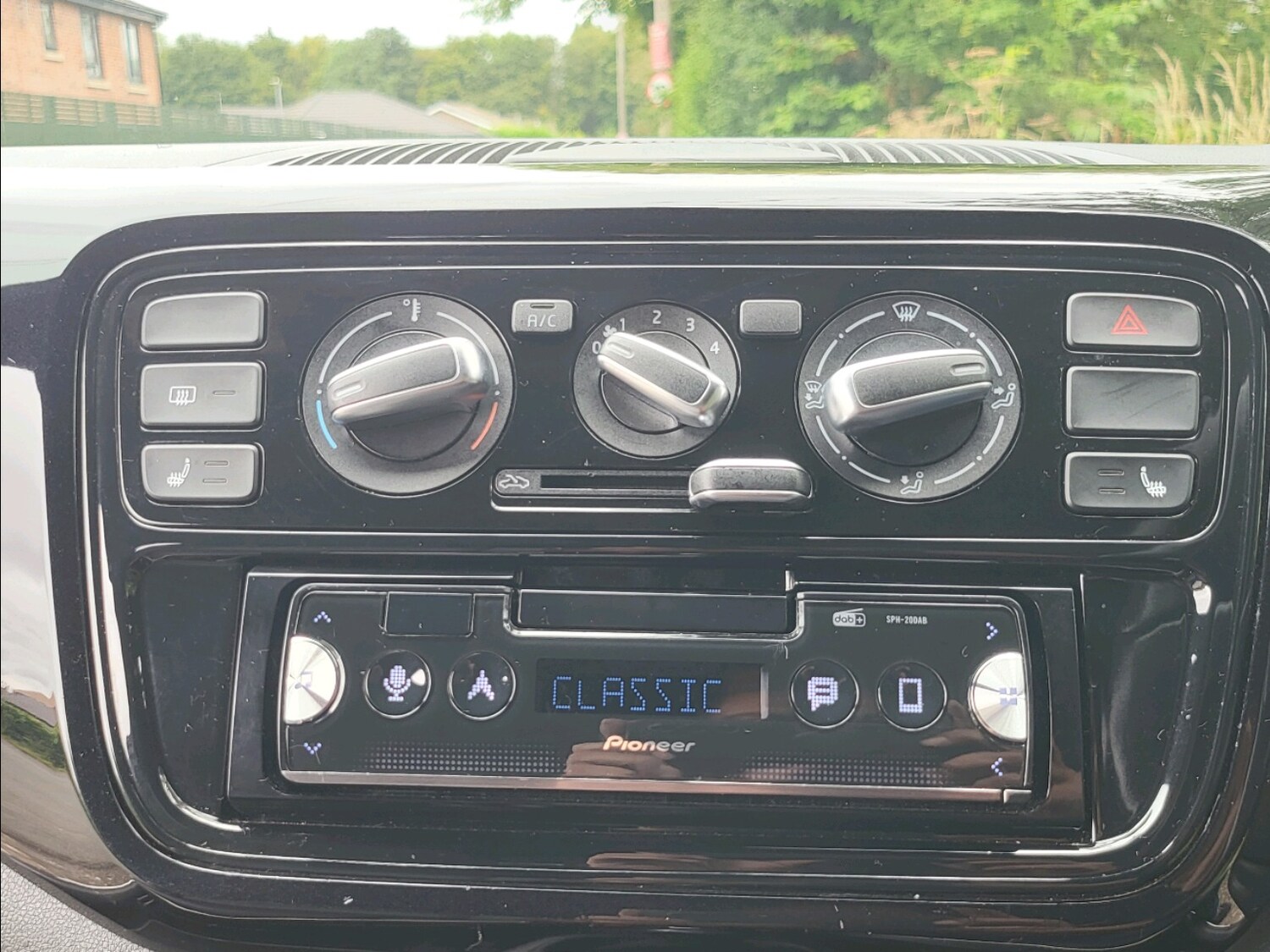 Used Volkswagen up! 2015 for sale - 76273751: Photo 24