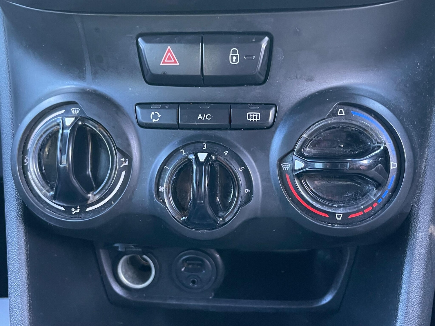 Used Peugeot 208 2016 for sale - 77242506: Photo 33