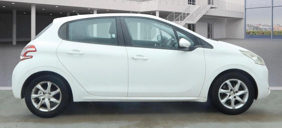 Used Peugeot 208 2014 for sale - 77305324: Photo 6