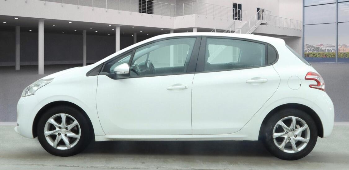 Used Peugeot 208 2014 for sale - 77305324: Photo 7